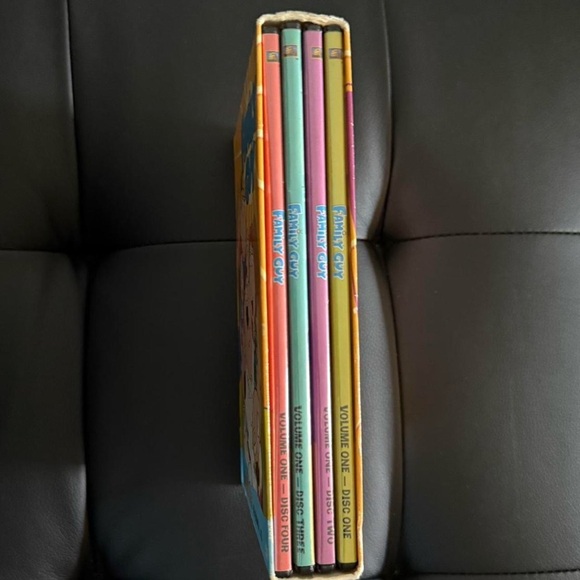 Family Guy DVD Volume 1 Seasons 1 & 2 set - Picture 4 of 4